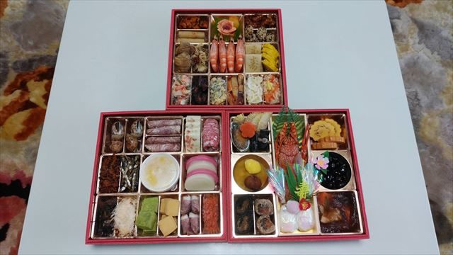 快適生活 京都祇園「閼伽井」監修・豪華三段重「和洋ファミリーおせち」華扇実物