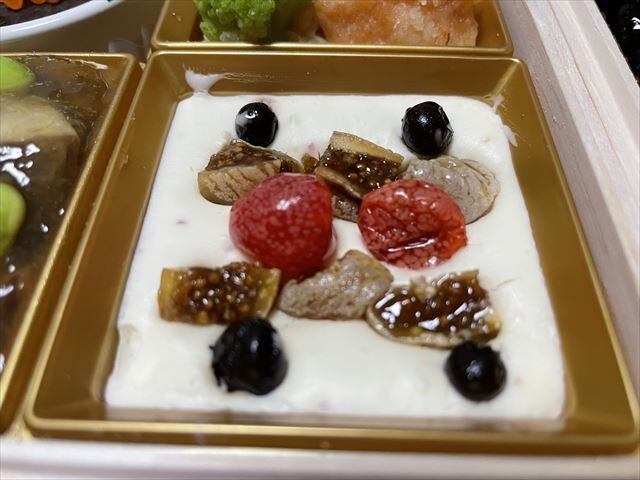 婦人画報おせち2022梅『クリームチーズ』実物写真